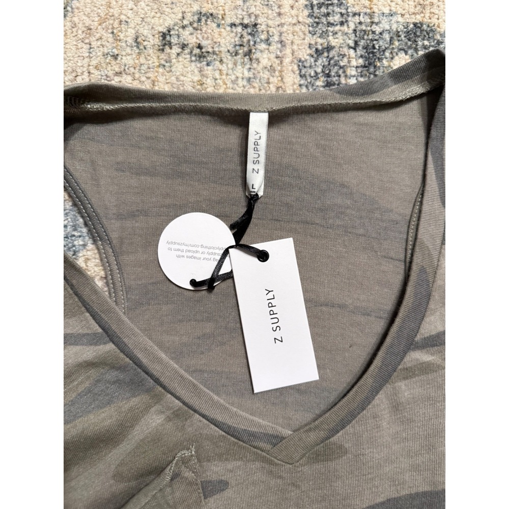 Z SUPPLY The Camo Pocket Racer Tank Top Large NWT - Picture 2 of 4